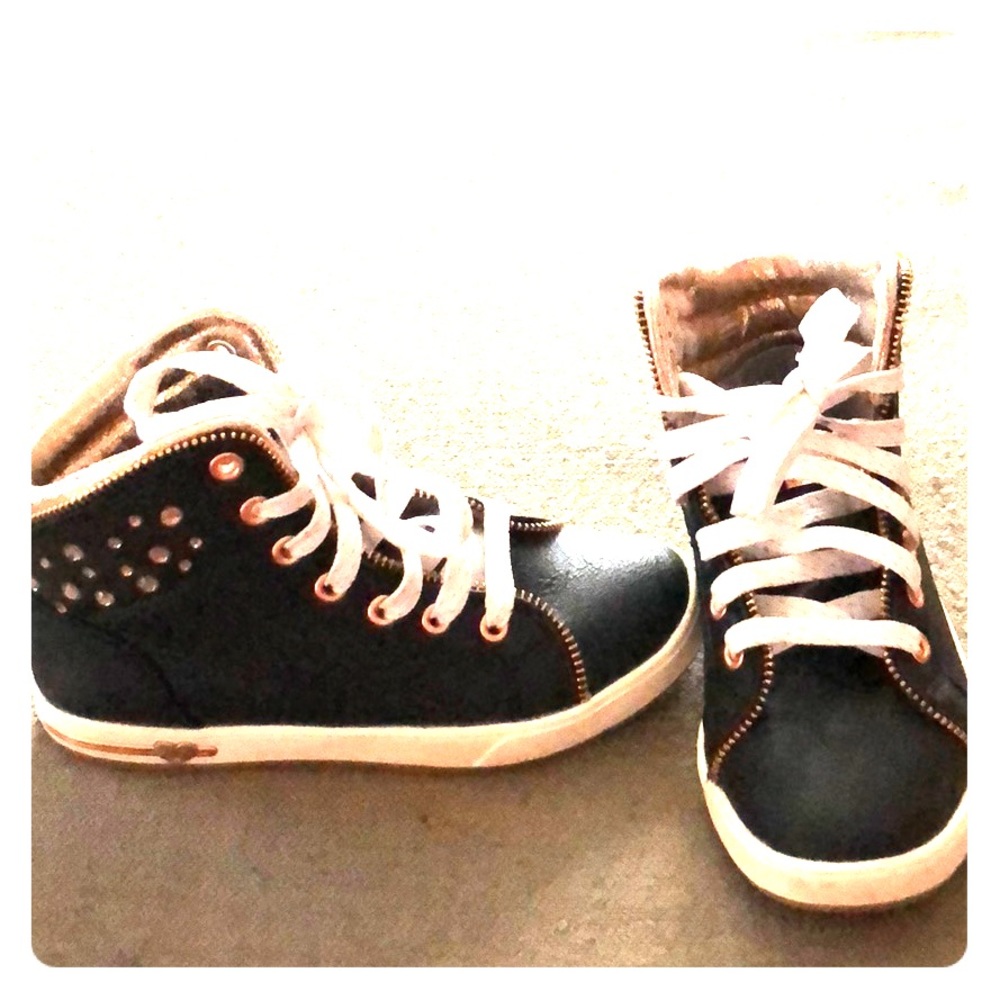 Girls sketchers size 1.5 US black & gold